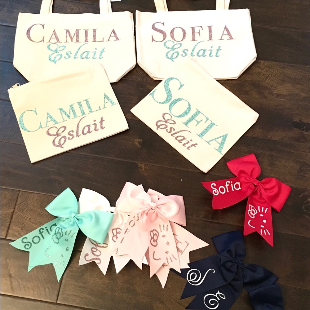 Fully customizable makeup pouches